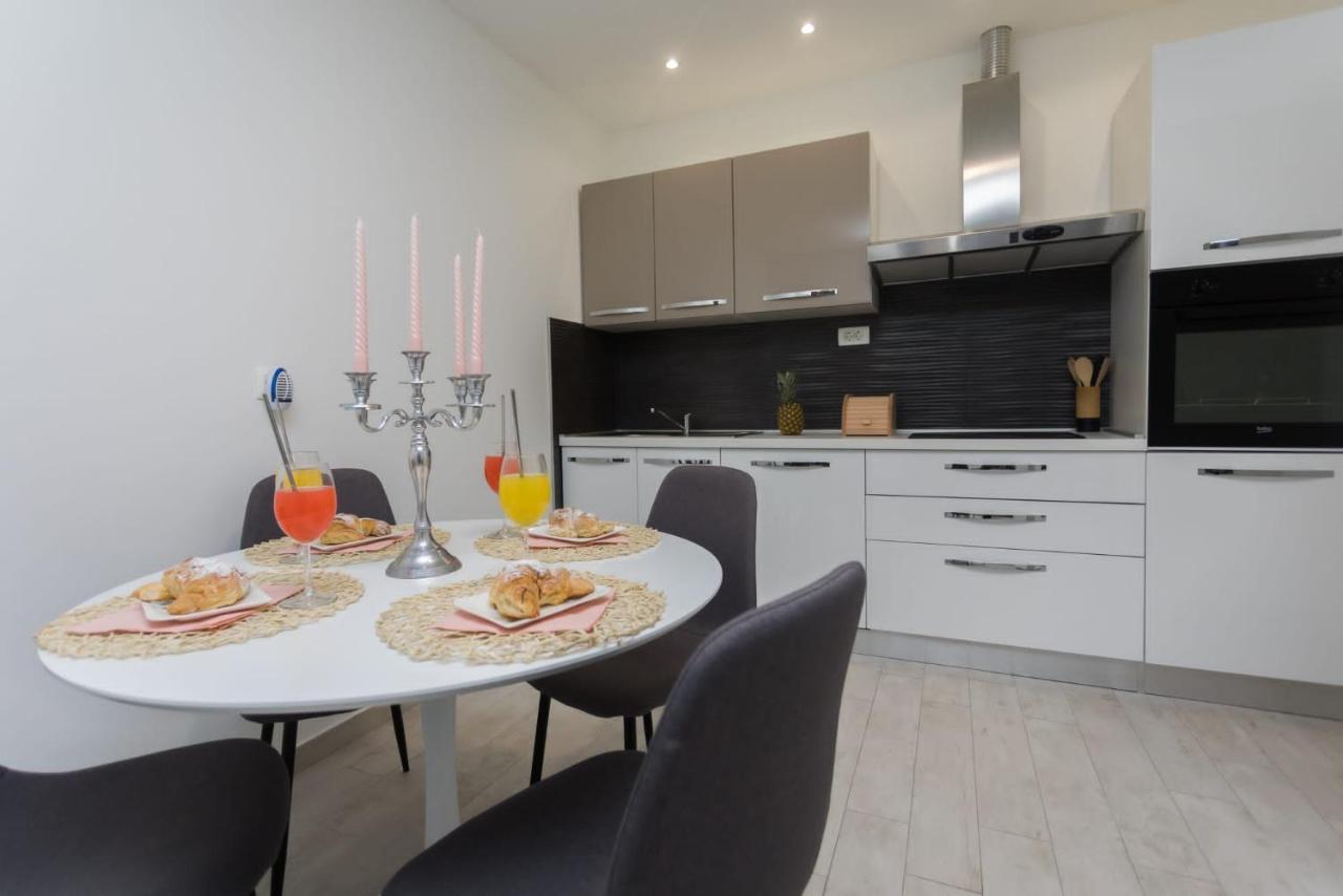 Bloom Apartment سبليت المظهر الخارجي الصورة