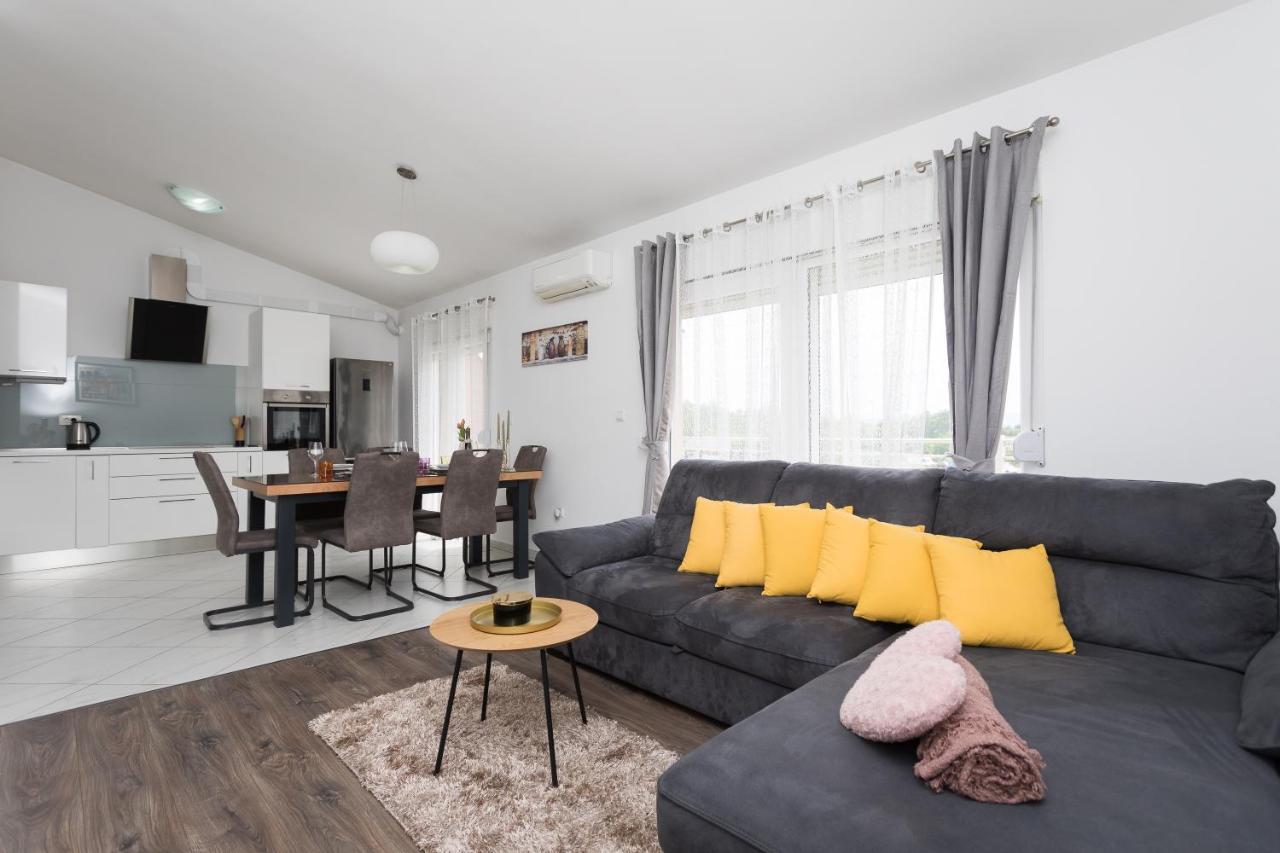 Bloom Apartment سبليت المظهر الخارجي الصورة